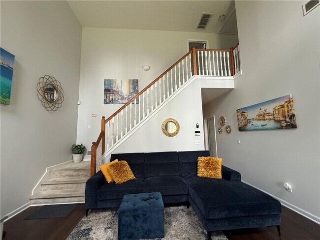 Building Photo - 7544 Winderemere Park