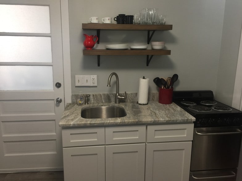 Building Photo - 1310 Hyman Ave