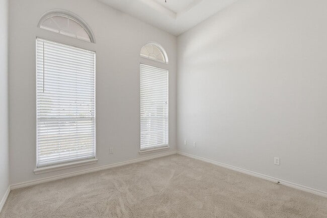 Building Photo - 7017 Springwater Ave