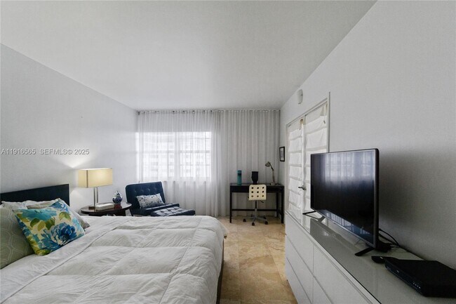 Building Photo - 100 Lincoln Rd