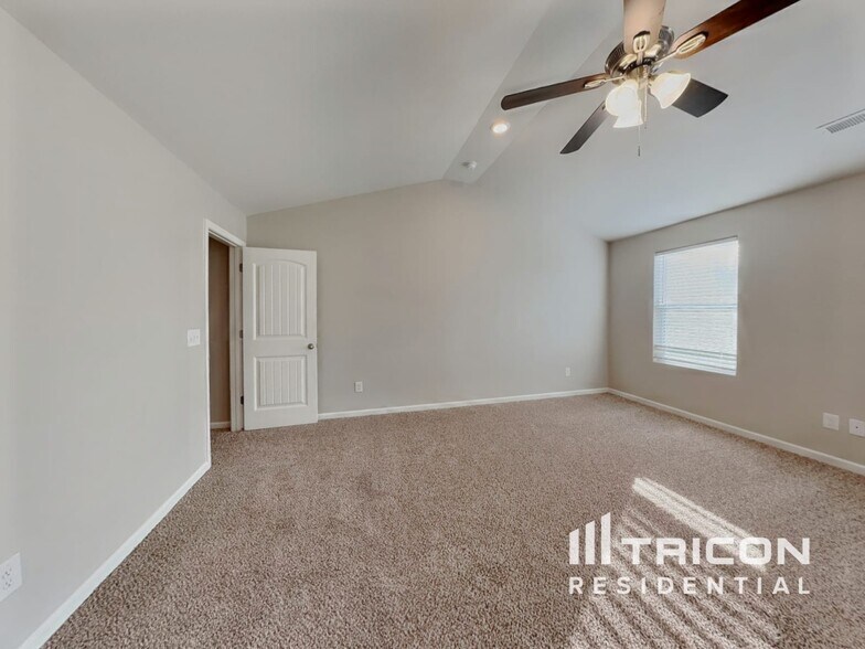 Building Photo - 2 Hazelburn Ct