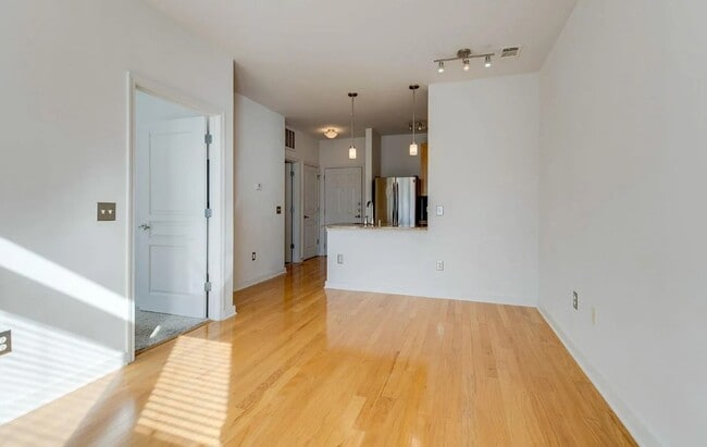 Building Photo - Stylish Condo in the Heart of Nashville – ...
