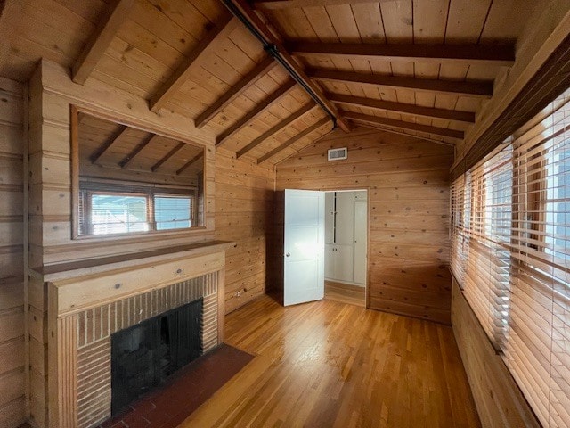 Den - 808 N Valley St