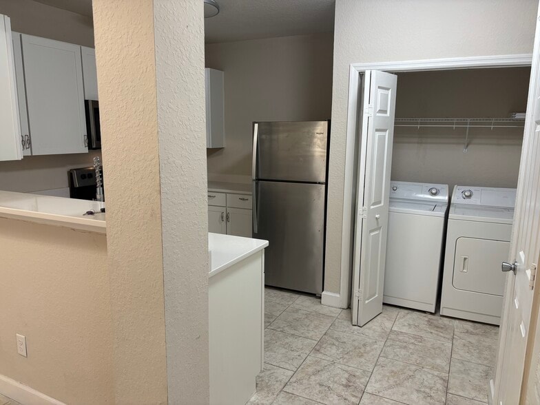 Building Photo - 206 E South St