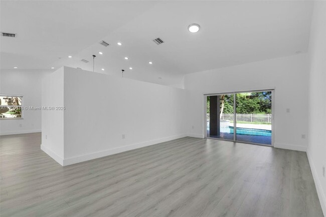 Building Photo - 425 SW 198th Terrace