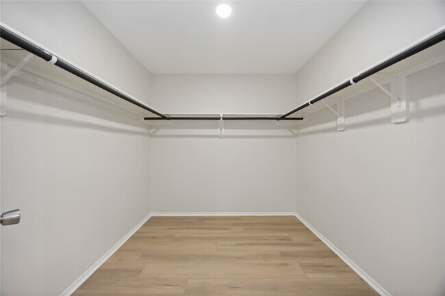 Building Photo - 1827 Cold River Dr