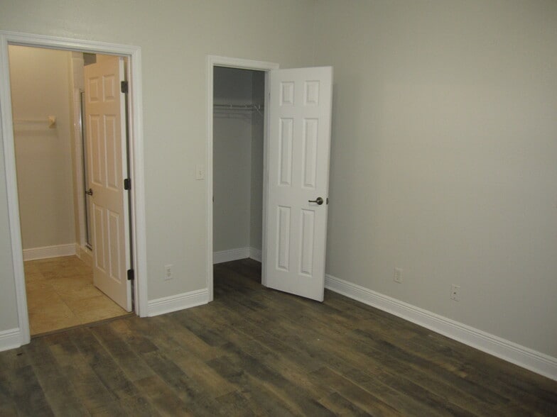 Large Master Closet - 6144 Abbott Station Drive