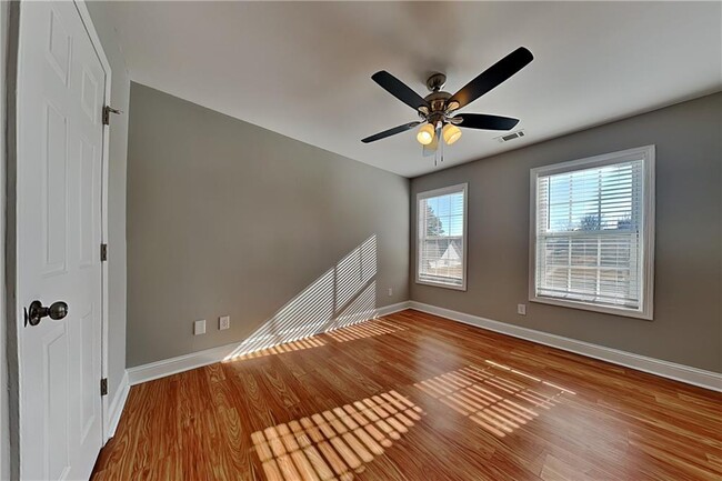 Building Photo - 3205 Wellbrook Dr