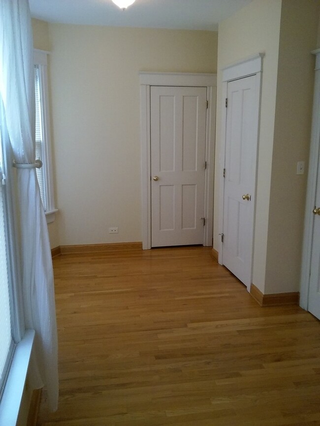 Building Photo - 407 S Hough St