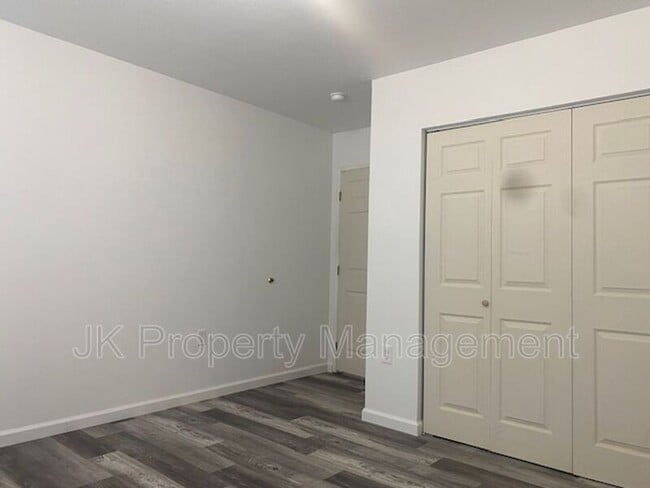 Building Photo - 5000 4th Ave N