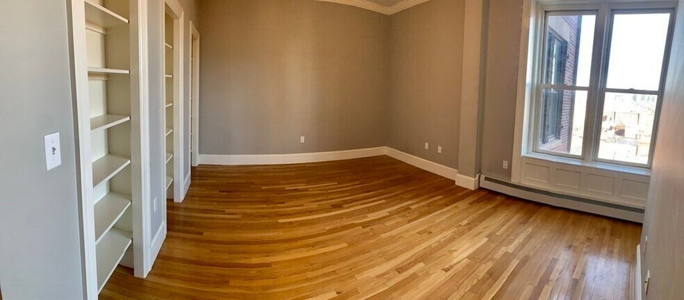 Building Photo - 483 Beacon St
