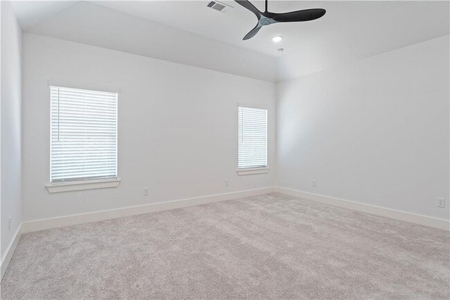 Building Photo - 17 Westmorland Dr