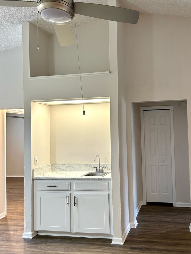 Building Photo - 1278 Montecello Dr