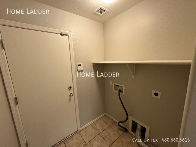 Building Photo - 44871 Gavilan Dr