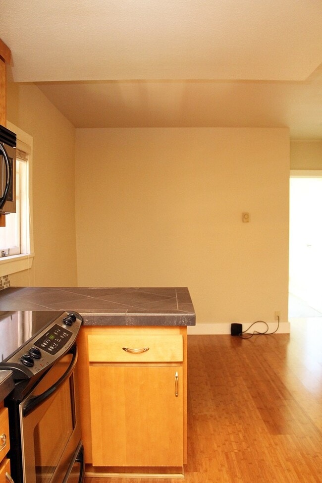 Building Photo - 1829 NW Lovejoy St