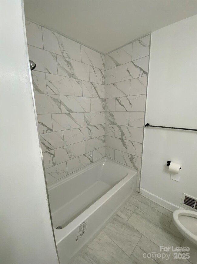 Building Photo - 5525 Amity Pl