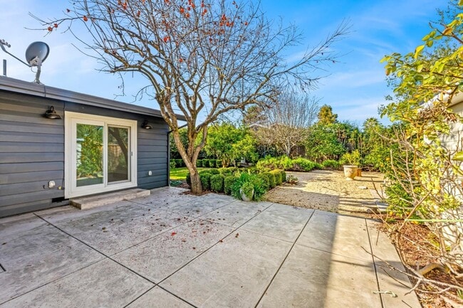 Building Photo - 25 W Central Ave