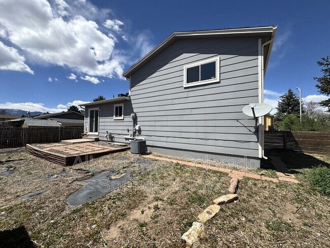 Building Photo - 5185 Nolte Dr N