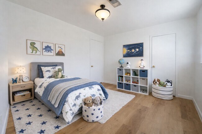 Building Photo - 1220 Kelving Way