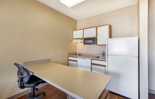 Building Photo - Furnished Studio-Providence - Airport