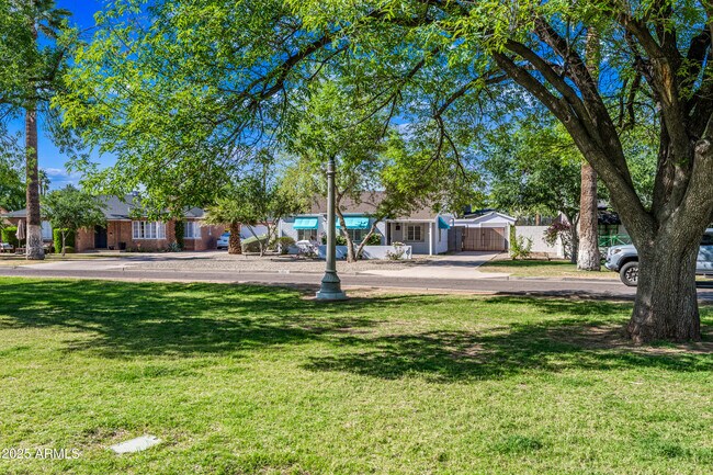Primary Photo - 844 E Windsor Ave
