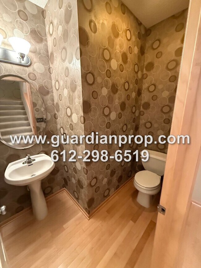 Building Photo - Townhouse in The Lakes of Blaine Available Now, Large Open Floor Plan, Lower Office, Large Balcony