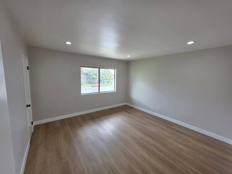 Building Photo - 14747 Woodruff Ave