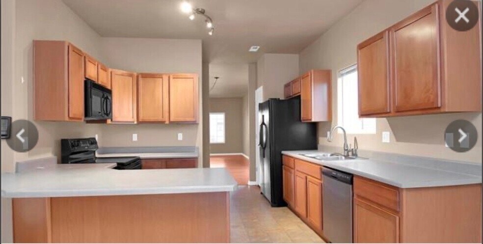 Building Photo - 10260 Deer Meadow Cir