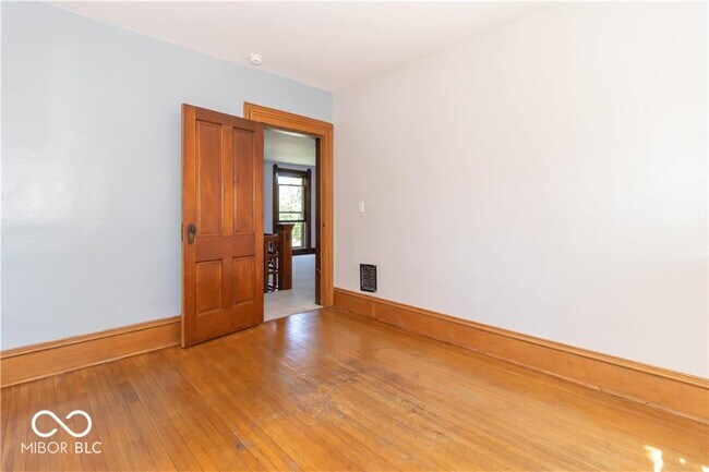 Building Photo - 404 N State St