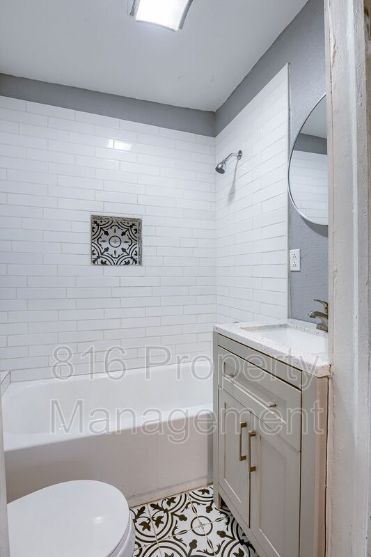 Building Photo - 3217 E 62nd St
