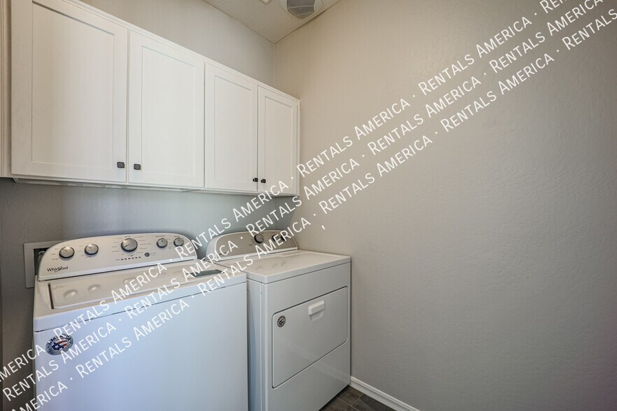 Building Photo - 18830 E Swan Dr