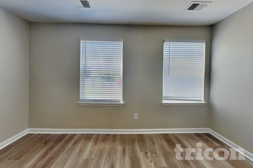 Building Photo - 2536 Bayview Dr