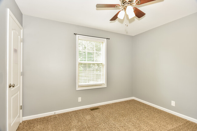 Building Photo - Adorable 3 Bedroom in Clarksville!