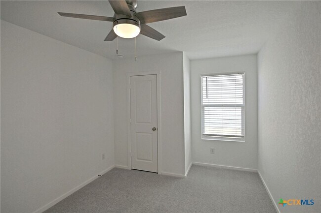 Building Photo - 527 Sarah Wy