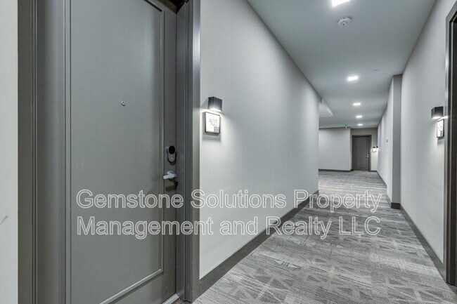 Building Photo - 1125 10th Ave N