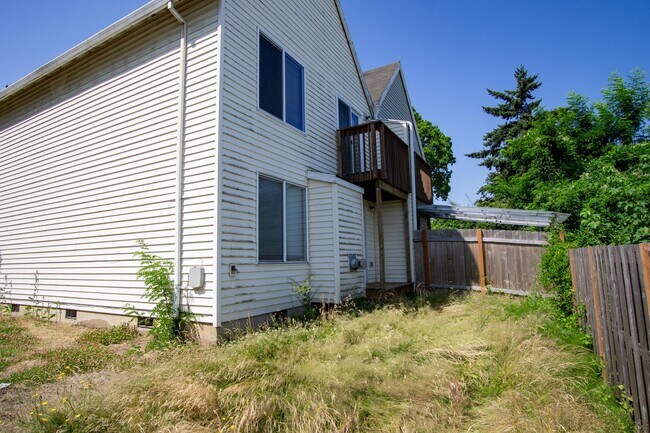 Building Photo - Great Piedmont 3 Bdr Townhouse w/Fireplace, DW + Garage!