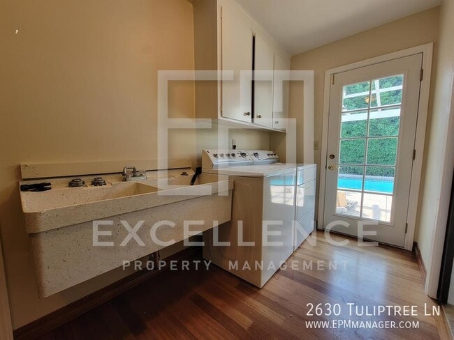 Building Photo - 2630 Tuliptree Ln