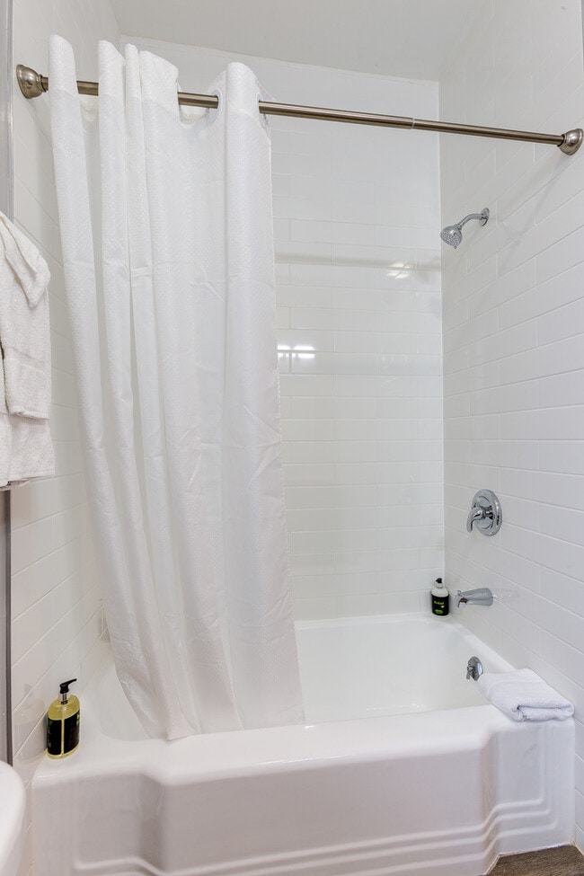 Building Photo - 1148 W Addison St