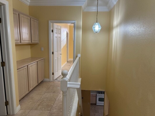 Building Photo - 2 story townhome in Seven Hills