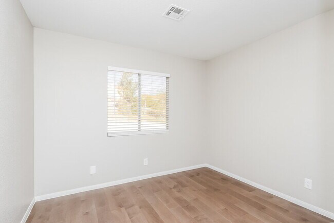 Building Photo - 425 Raindance Dr