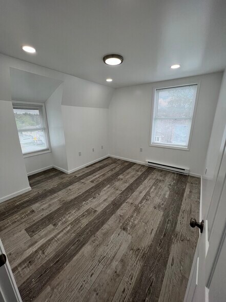 Building Photo - 109 Perrin Ave