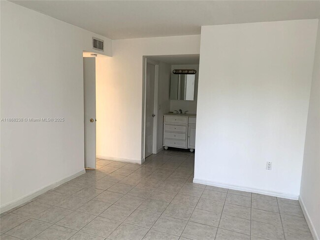 Building Photo - 250 180th Dr