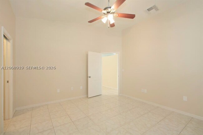 Building Photo - 504 SW 177th Ave