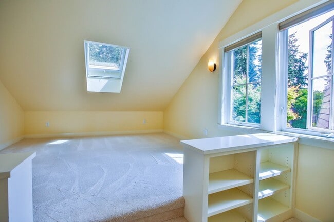 Building Photo - 1086 Village Loop