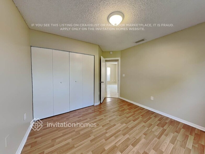 Building Photo - 7215 SW 42nd Ct