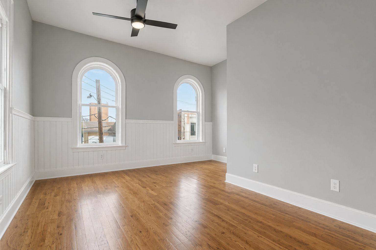 Building Photo - 124 W Bank St