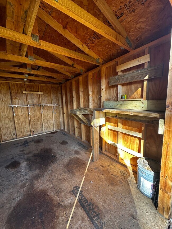 Building Photo - Spacious 4 bedroom/2 bath home for rent - ...