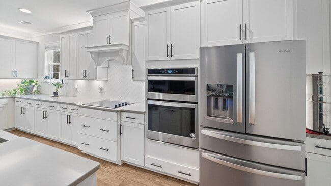 Building Photo - Spacious 6-Bedroom Waterfront Home in Richmond Hill, GA