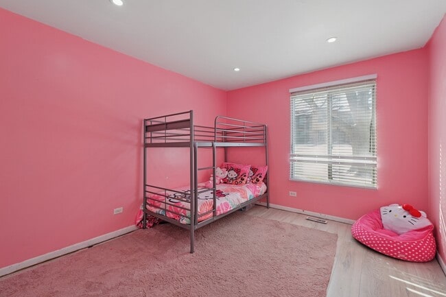 Building Photo - 827 194th St