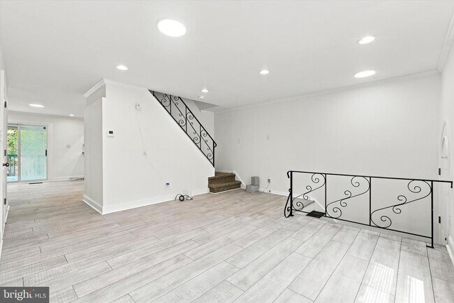 Building Photo - 7813 Midis Pl